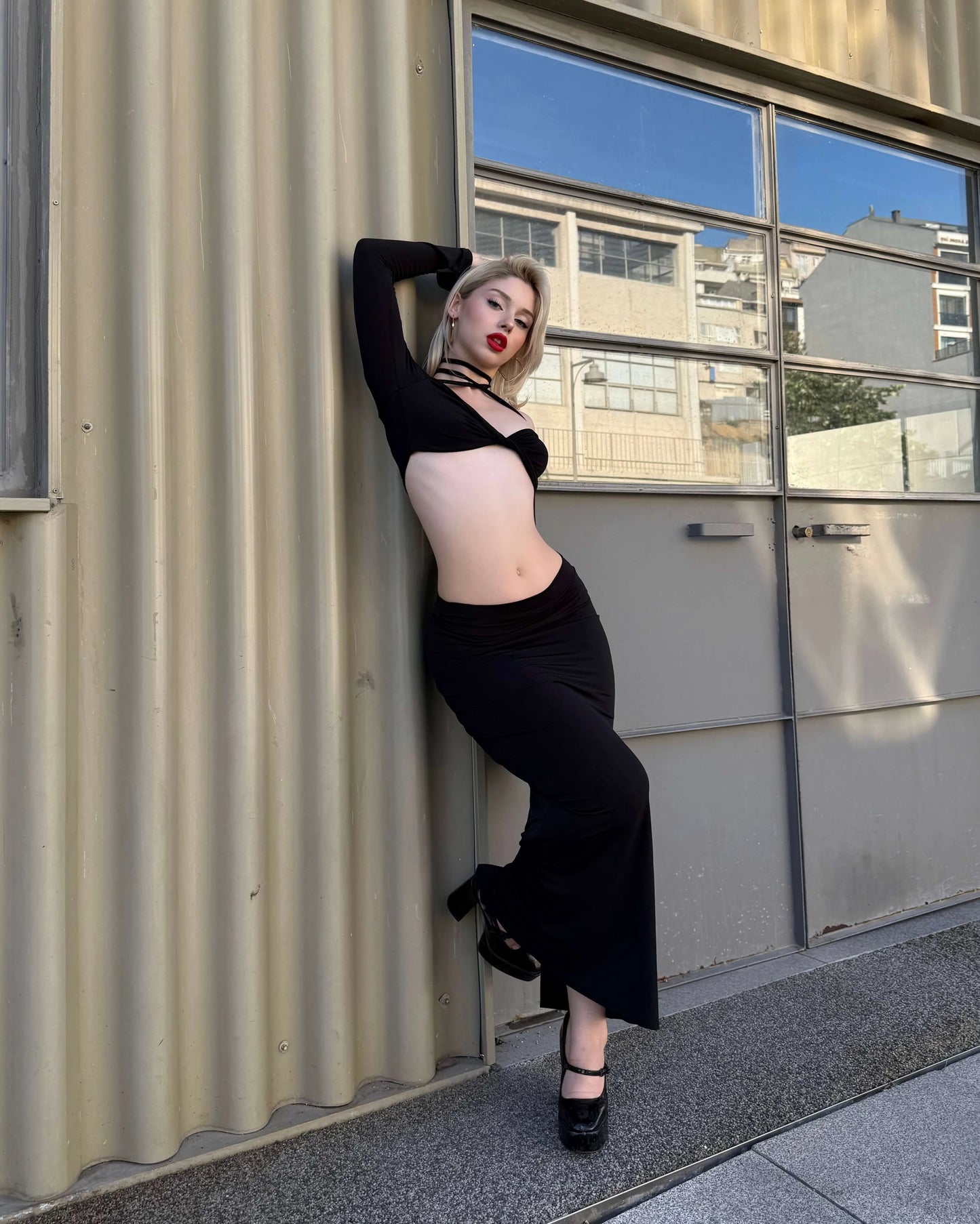 FLUNKERT BLACK FRONT GATHERED CROP SKIRT SUIT